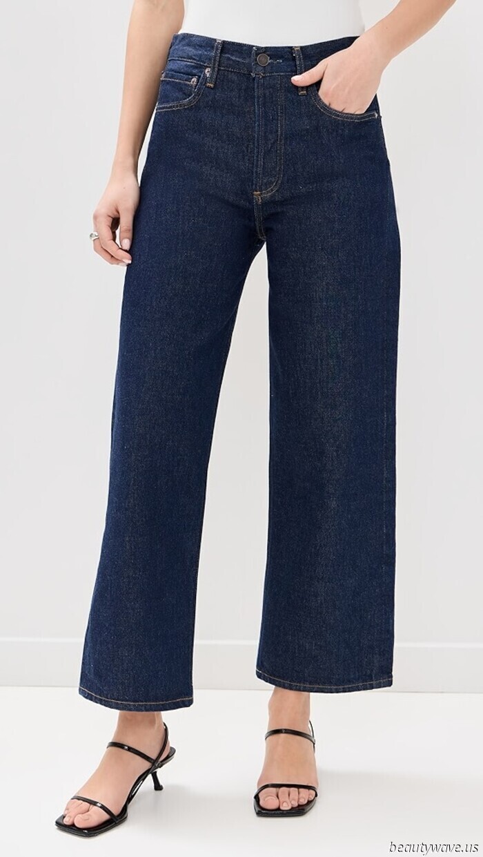 This is the precise flat shoe and jean color pairing that fashion enthusiasts will be sporting this fall.