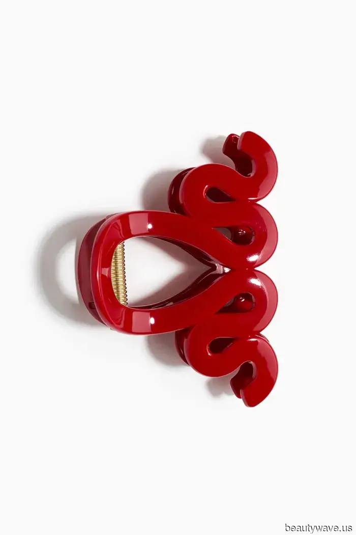 Stylish Women Are Donning Grown-Out Bobs—Here’s My Approach to Styling My Own Transitional Cut.