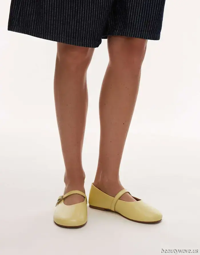 Is it just me, or are all the trendy girls now combining ballet flats with this anti-denim pant trend?
