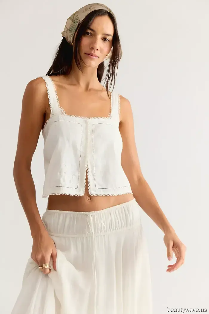 Las mujeres elegantes han comenzado a usar sus jeans de esta manera específica en silencio.