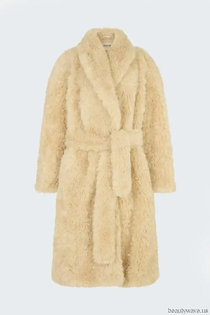 While black coats are nice, fashion enthusiasts in Paris, London, and NYC understand that these color trends exude much more elegance.