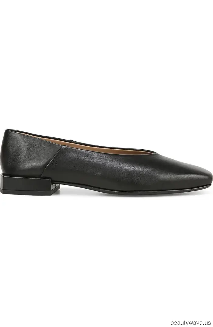 Breaking: Julia Roberts Paired a Mismatched Bag Color with Black Flats, and the World Endured.