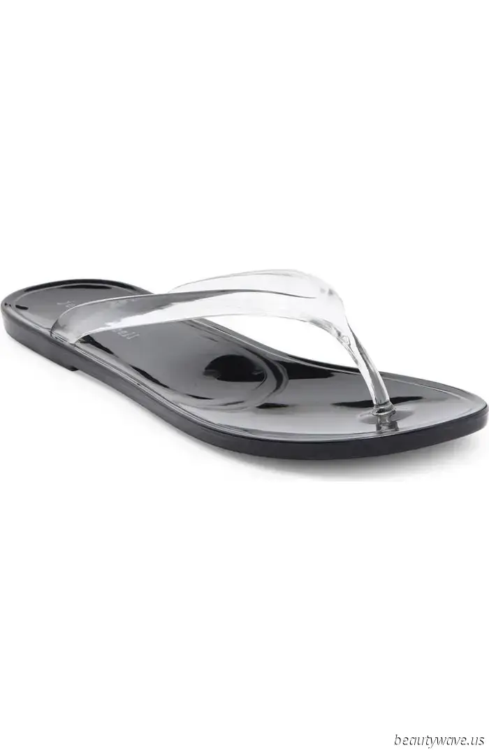 This pant style paired with flip-flops forms the most stylish combination we've encountered all summer.
