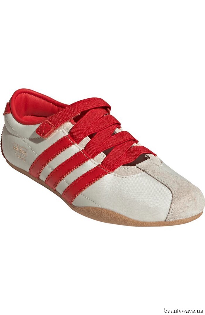 J.Law Recently Rocked the Sneaker Color Trend That Keeps Baggy Jeans Looking Stylish (Not Outdated) in 2026.