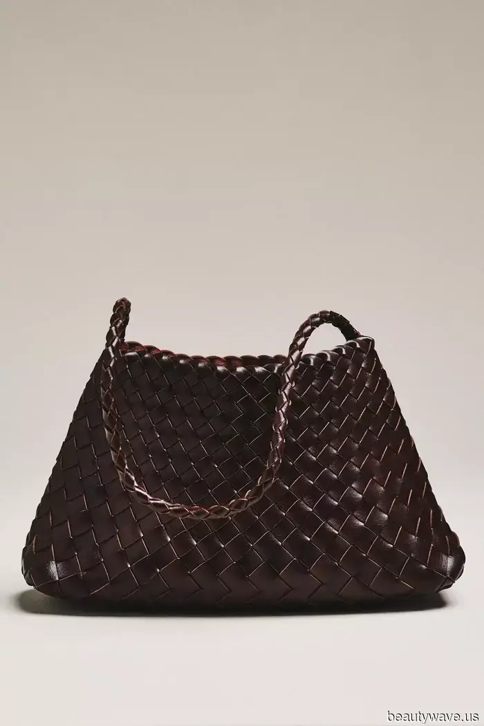 Plötzlich tauschen die schicksten Kleiderträger ihre neutralen Taschen gegen diese cooleren Sommertaschenfarben aus.