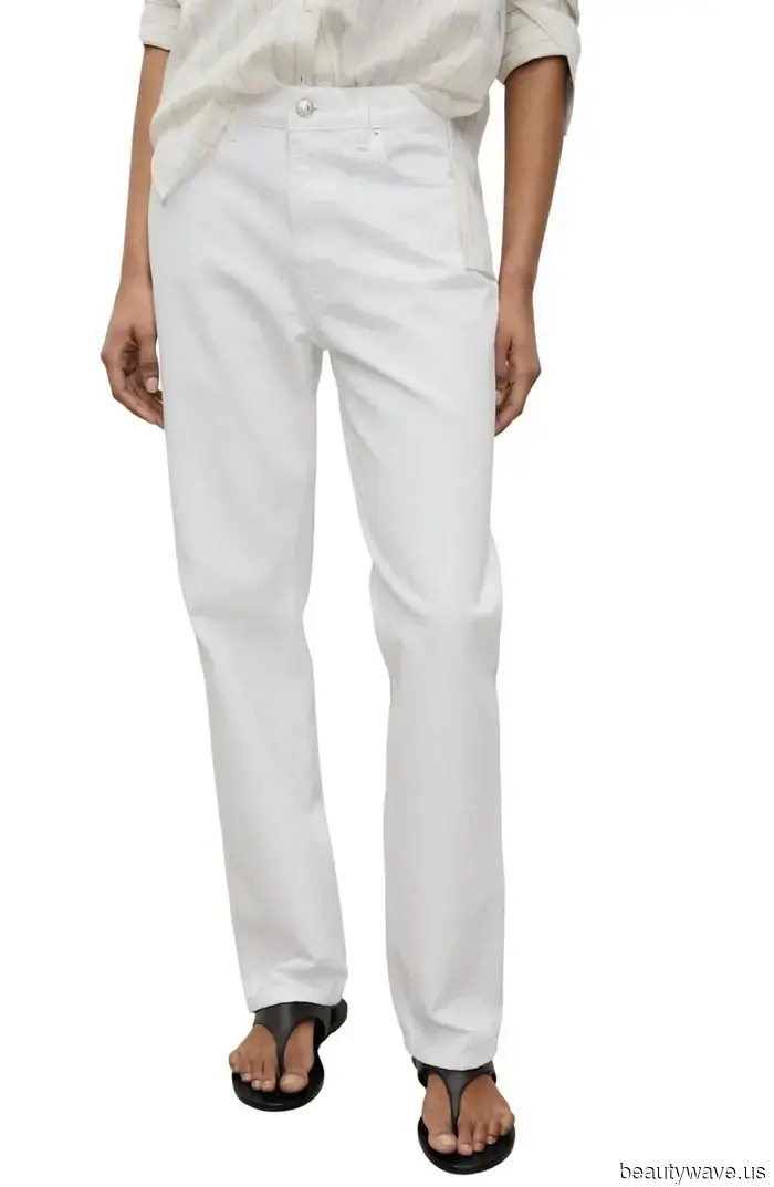 Si vas a usar jeans blancos este invierno, por favor, solo úsalos con estos zapatos y esta chaqueta.