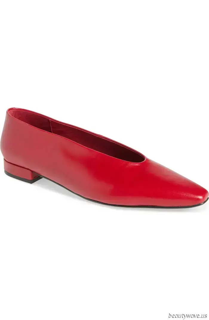This is the color of ballet flats that fashion enthusiasts will purchase for the rest of 2025.