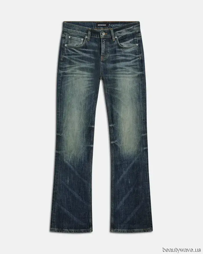 These combinations of jeans and sneakers are considered "out," but these options feel very much like 2026.