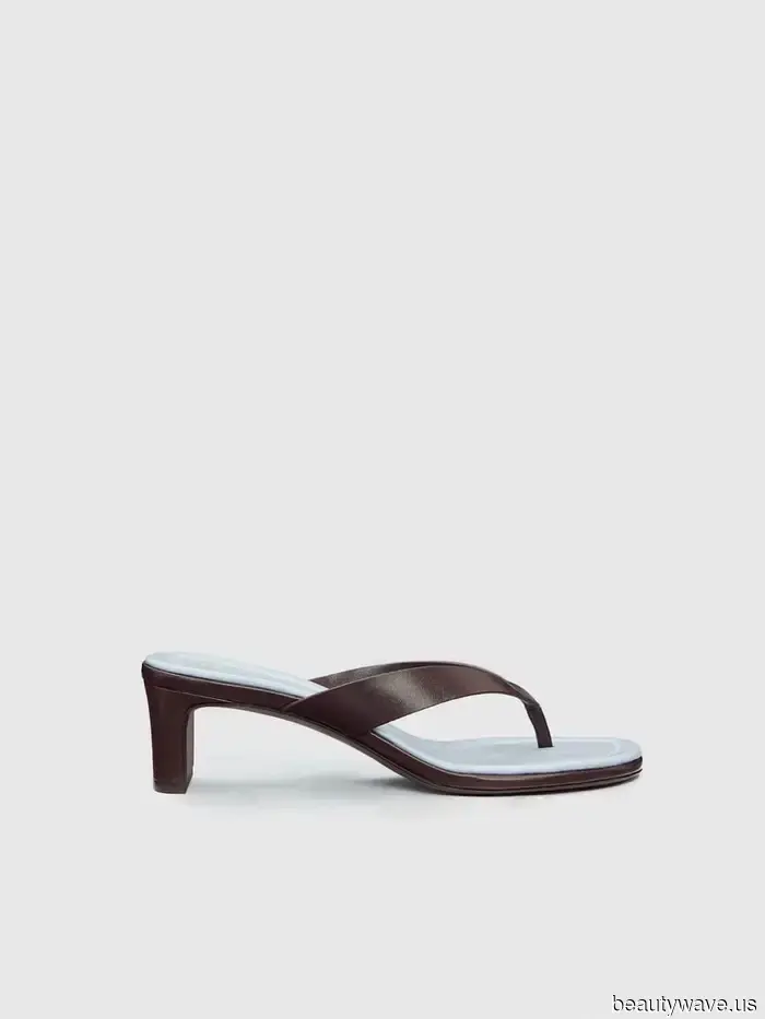Se lo sai, lo sai: questo colore di scarpe anti-nero sta meglio con i jeans e una borsa nera.