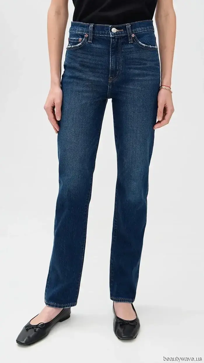 Le cinture a sciarpa non sembreranno superate *se* le indossi con questa tendenza in denim skinny.