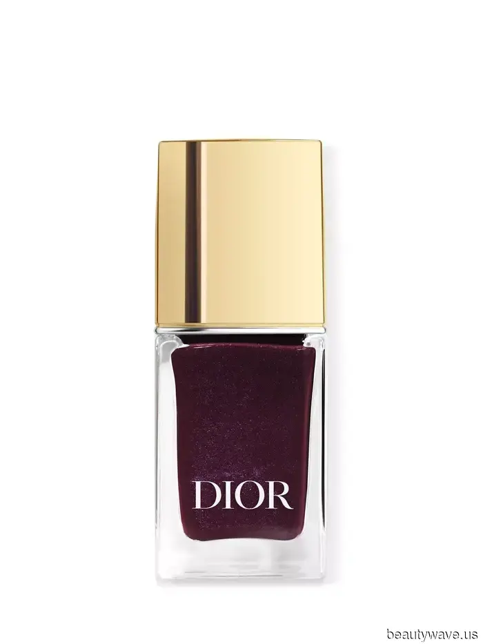 The 7 Winter Nail Trends Worn by Every French Girl in Paris Right Now