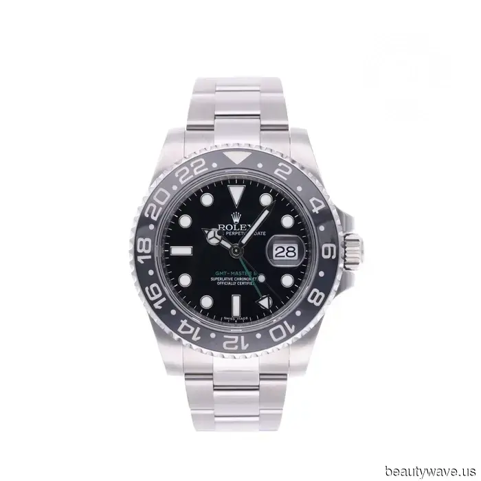 The resurgence of the oversized watch has officially started—and Dua Lipa is fully embracing it.