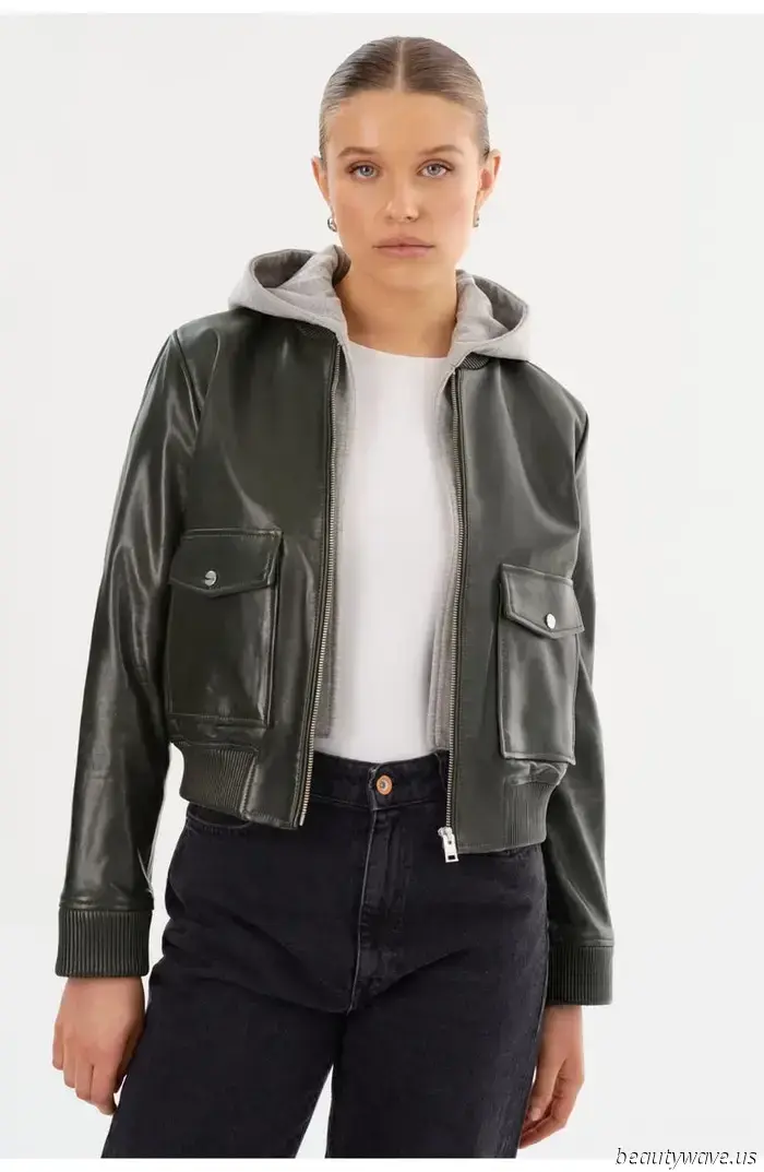 Spotted on an It Girl in Venice, Italy: The Leather Jacket Shade I'm Purchasing from Banana Republic.