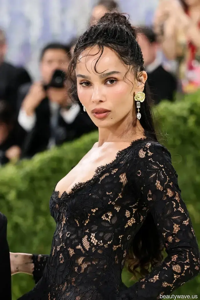 Zoë Kravitz acaba de llevar el vestido desnudo más elegante en la historia de la Met Gala.