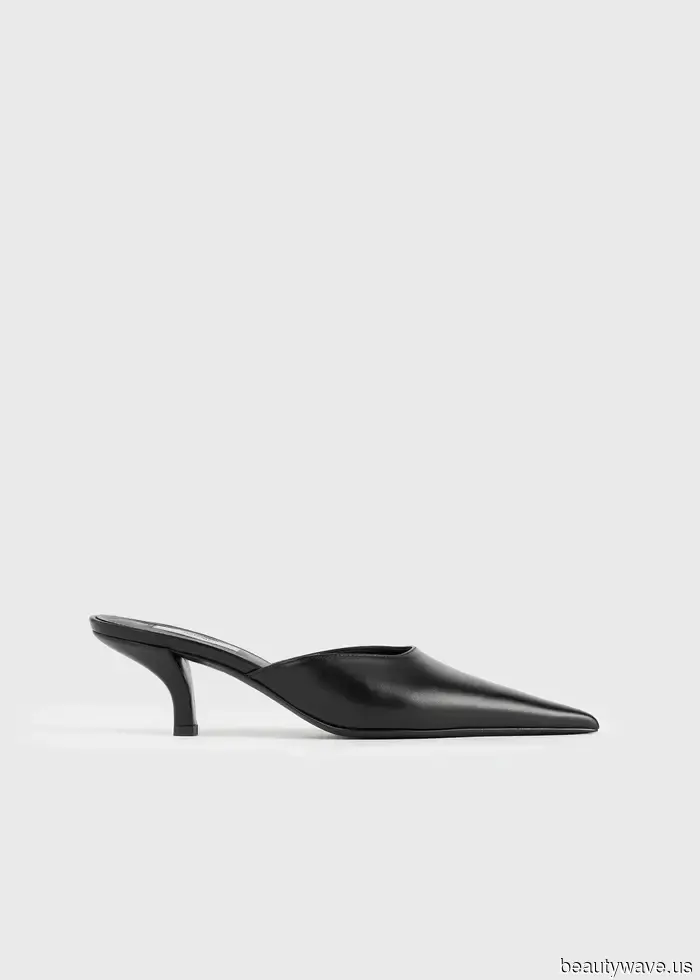 No, not flats: This spring 2026, it girls are currently pairing this shoe trend with jeans.