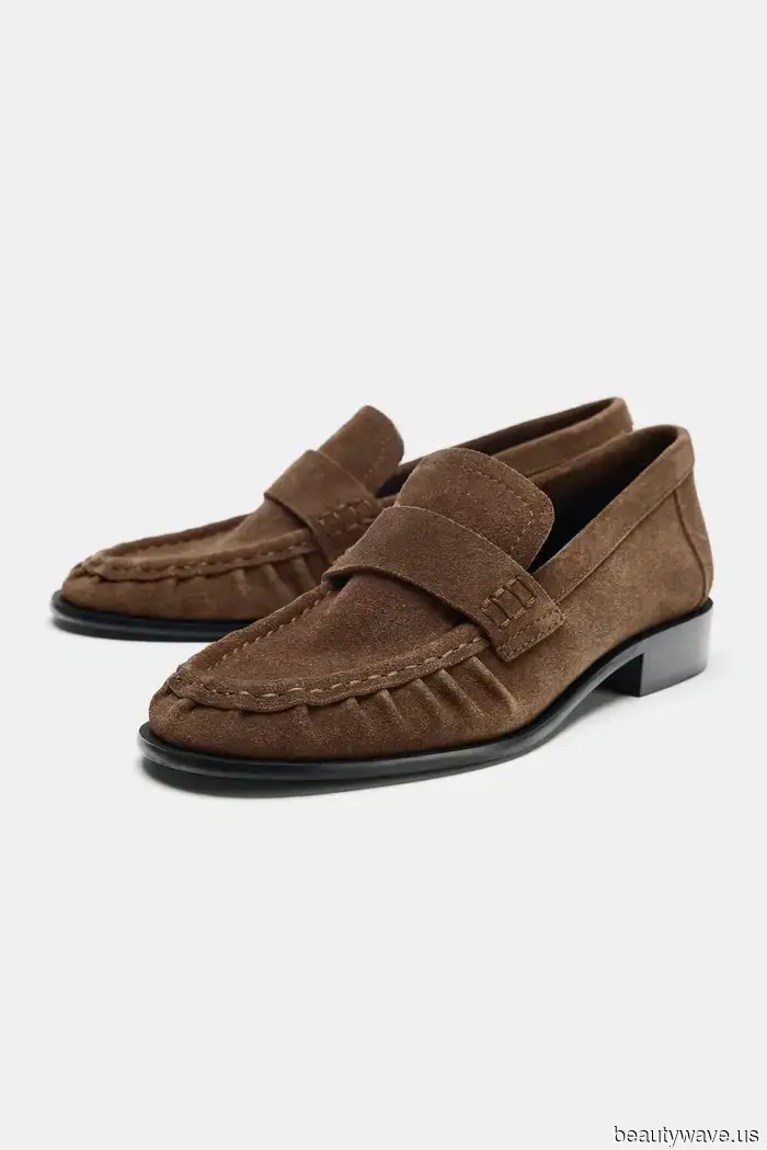 Chic It Girls are in consensus: These trousers paired with this flat-shoe trend epitomize coolness for Fall 2026.