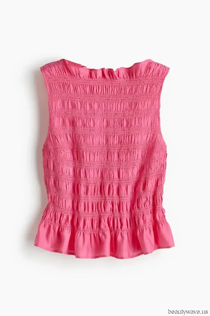 People are avoiding basic white tank tops in favor of a trend that enhances outfits significantly.