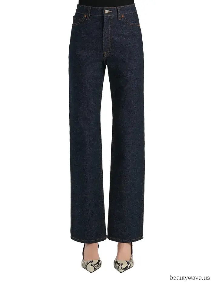 High-Vamp-Pumps sind immer noch in, aber Kendalls französisches Mädchen-Alternativlook sieht besser zu dunklen Jeans aus.