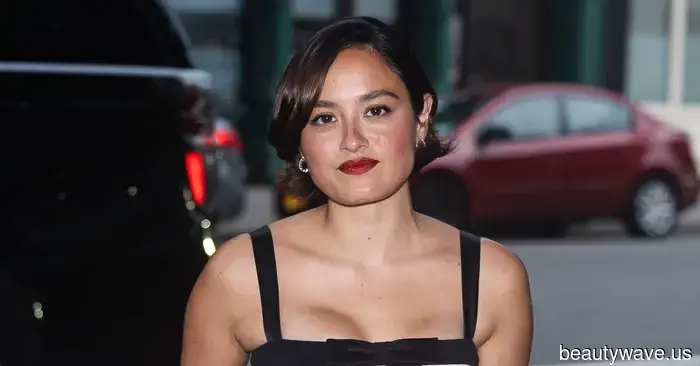 Just so you know: This is the under-$40 accessory that everyone will be pairing with short dresses this fall.