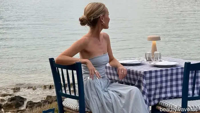 Pause the neutrals—this is the stylish color trend that fashionable girls are embracing this spring.