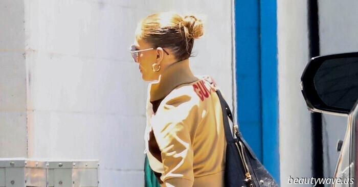 Put Down the Black Leggings—This Is the Subtle Legging Color Trend You'll Spot Everywhere This Summer.