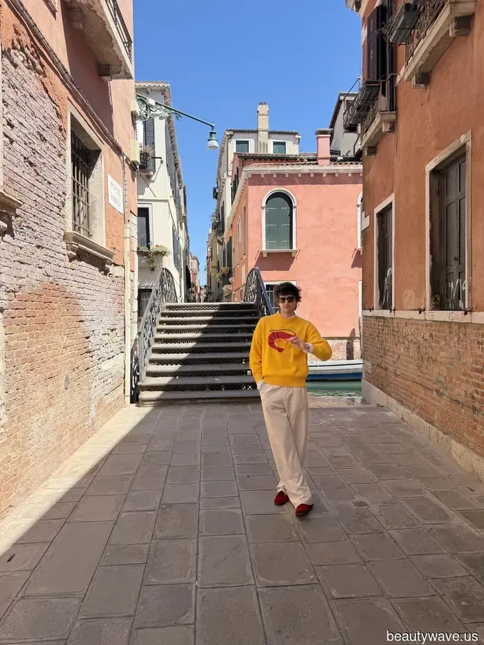 The Gritti Palace! 15th-Century Palaces! Bars by the Canal! Discover How to Experience Venice as a Local.