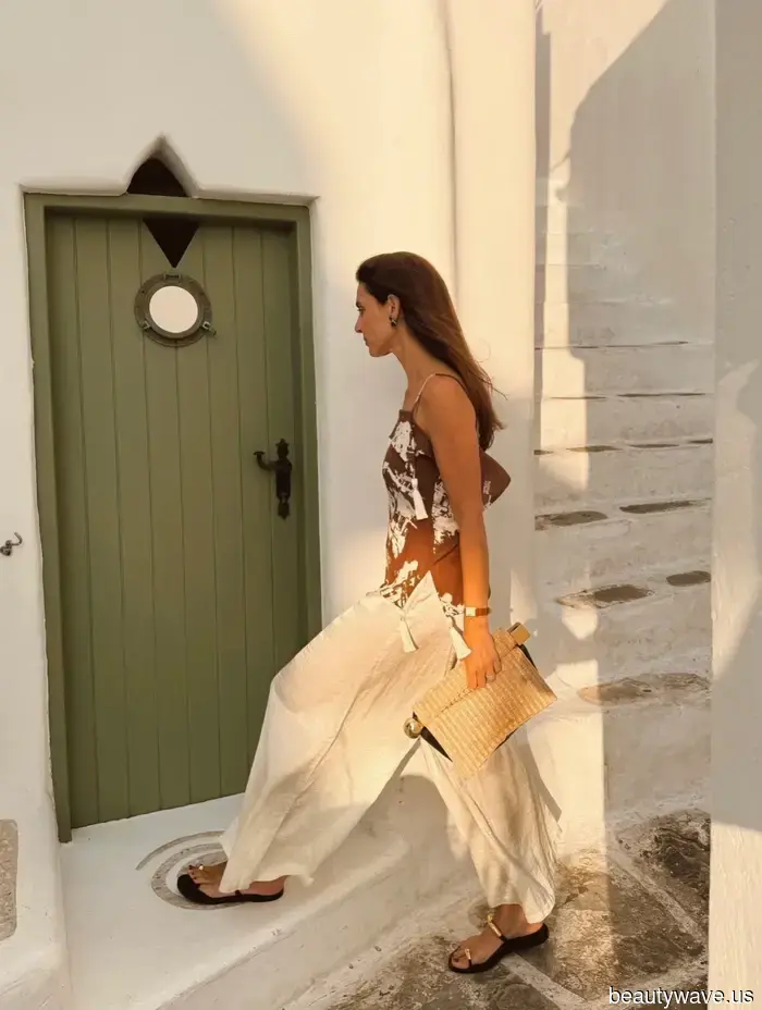Se hai in programma di visitare una di queste isole greche quest'estate, indossa questo, questo e questo.