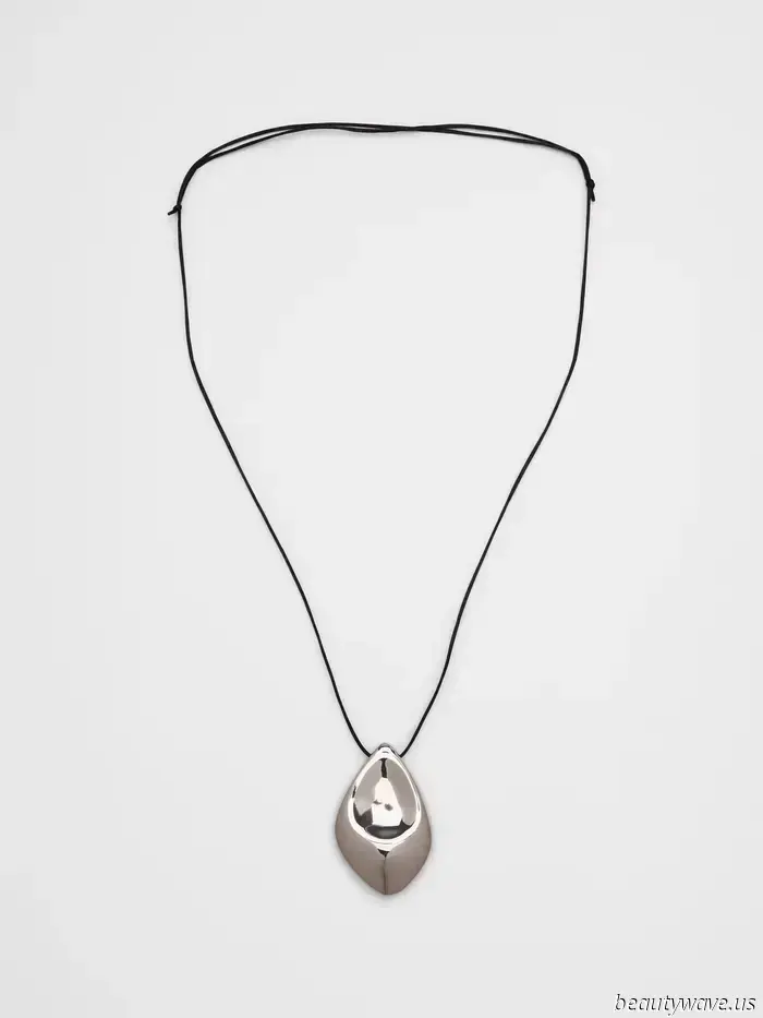 Out of the blue, everyone in the fashion world is sporting this jewelry trend—I recently discovered the most stylish option for less than $100.