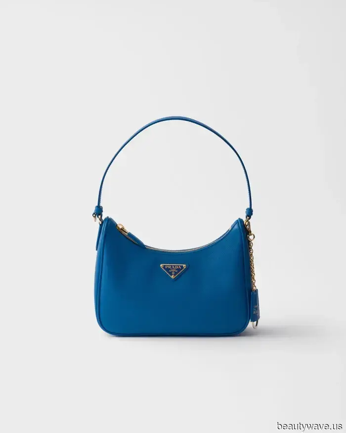 Come riconoscere un'It Girl nel 2026: questo colore di borsa e questa tendenza di tacchi carini