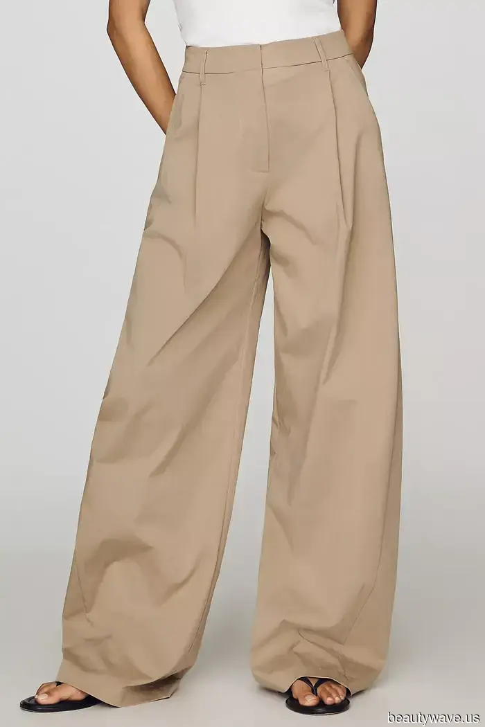 Chic It Girls are in consensus: These trousers paired with this flat-shoe trend epitomize coolness for Fall 2026.