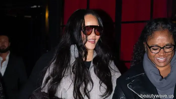 In case you needed a reminder, heels look their best paired with this legging style.