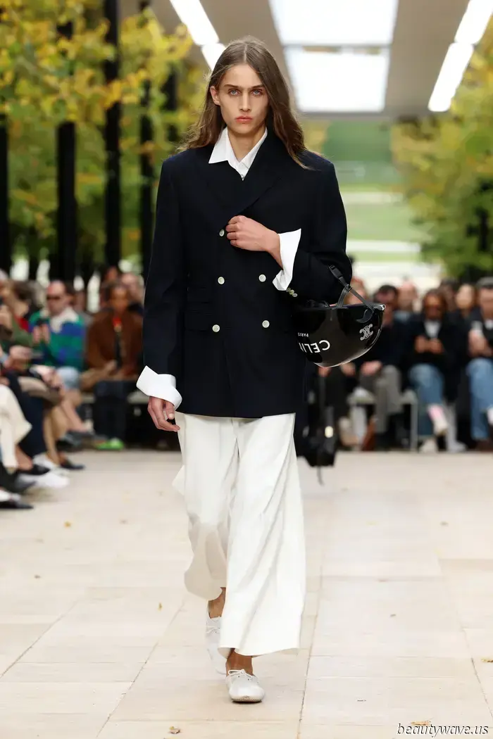 Foulard di raso, colori primari e sartoria morbida — Michael Rider continua a imprimere il suo marchio sul preppy-borghese…