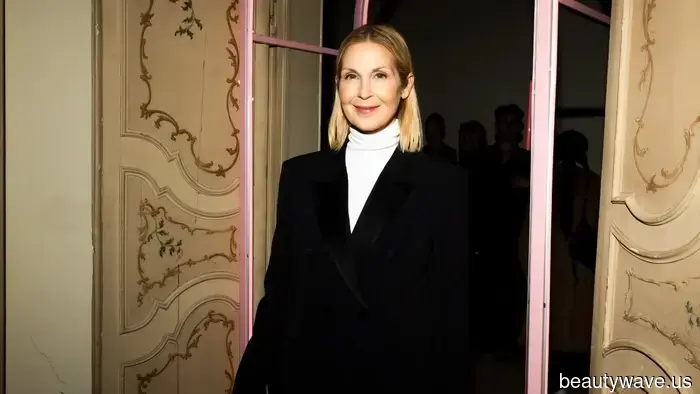 Kelly Rutherford ist die Königin der ikonischen Aufzug-Selfies&mdash;das sind die Schönheitsprodukte, die in ihrer Birkin versteckt sind.