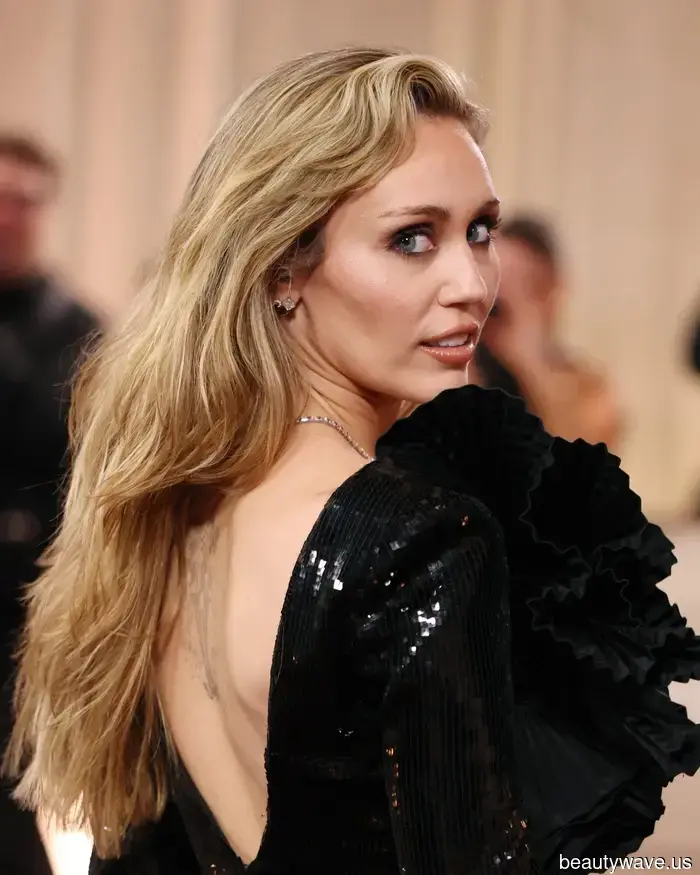 These Best-Selling Olaplex Essentials Contributed to Some of the Most Sophisticated Hairstyles at the Golden Globes.