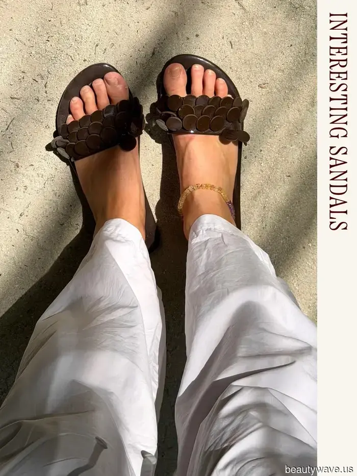 Presenting: The Perfect 10-Piece Summer Travel Wardrobe for 2026