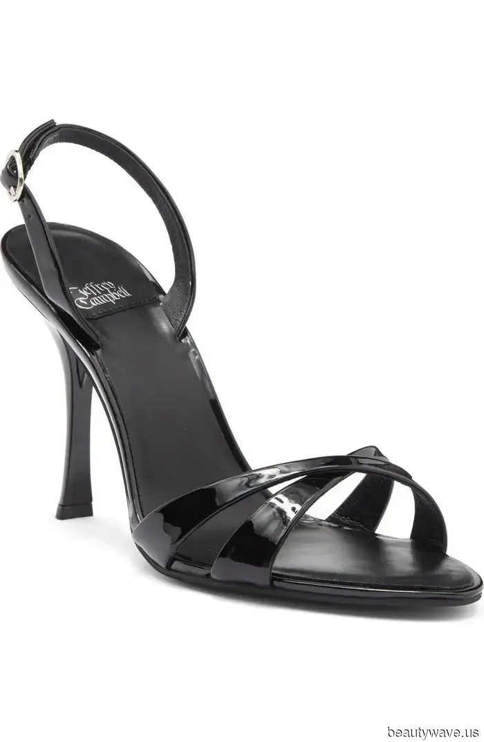 Questa tendenza di scarpe senza tempo rende ogni outfit con abito nero così anni '90