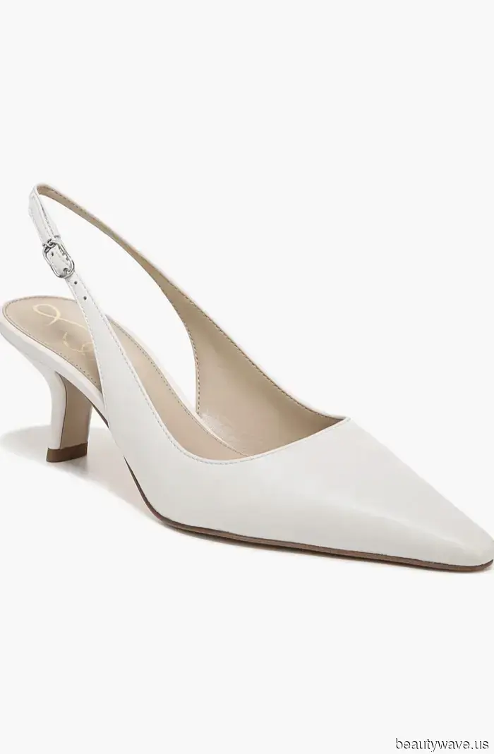 Hell gewaschene Jeans sind zurück&mdash;4 Schuhfarbentrends, die Modeleute dazu tragen.