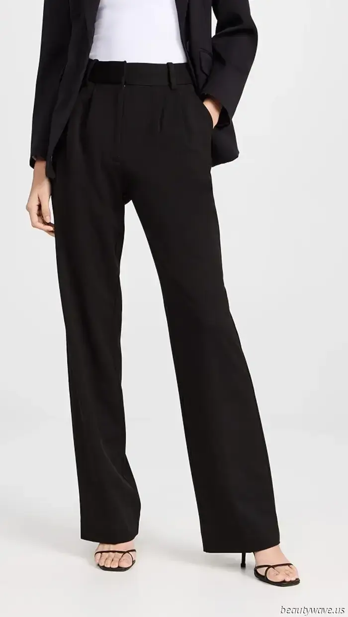 Don this stylish accessory with pants this summer if you wish to achieve a luxurious look.
