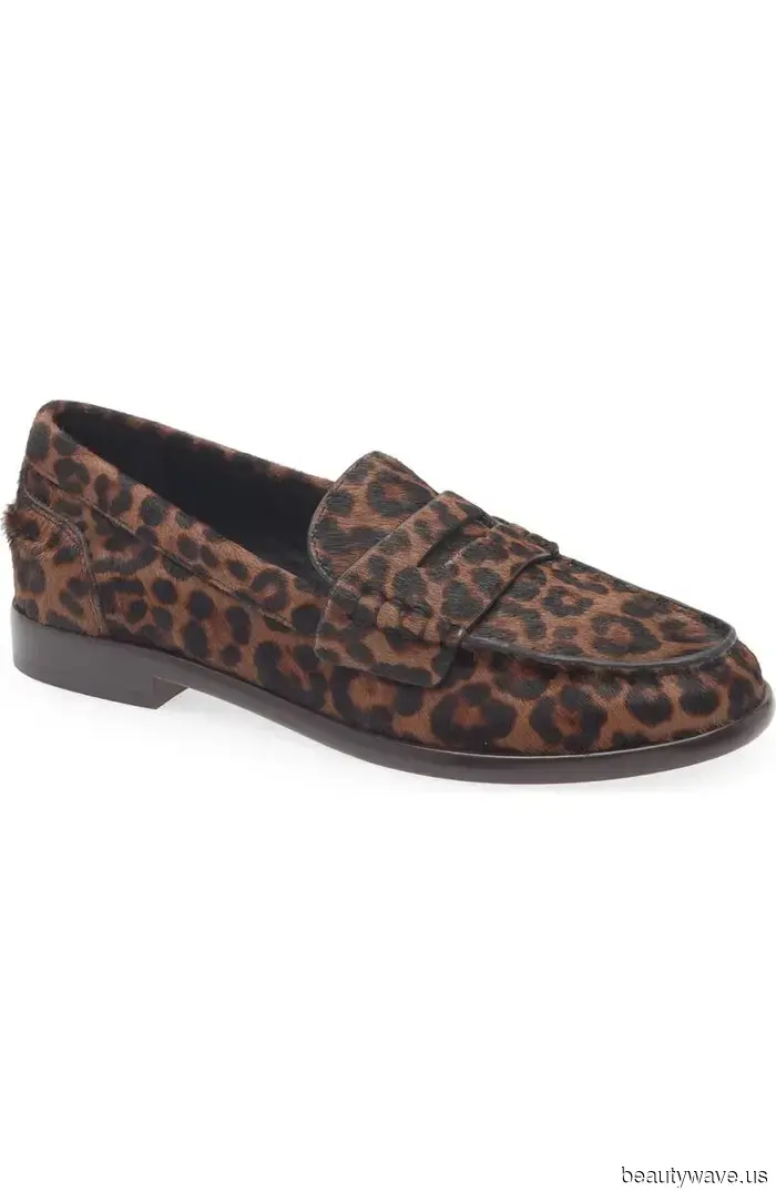 Los atuendos más frescos de otoño 2025 comienzan con esta tendencia de mocasines anti-aburridos.