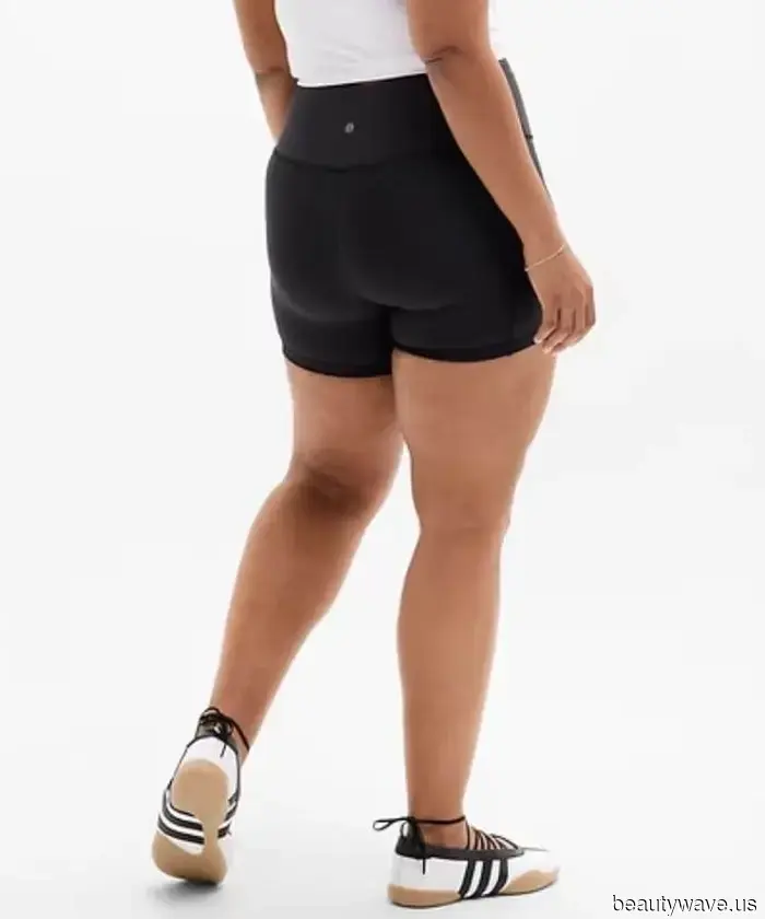 10 weiße Button-Down-Outfit-Ideen, die du immer wieder tragen wirst