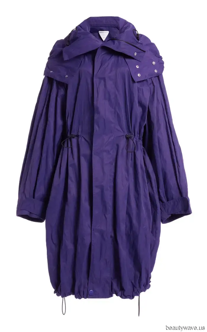 Nicht Burgunder oder Espresso&mdash;Wie man den hochpreisigen Farbtrend stylt, der gerade jeder mag.