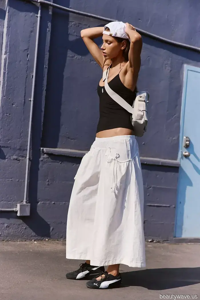 Oltre il ginocchio, ma non un Capri, questi sono i pantaloni da ragazza cool che tutti indossano questa primavera