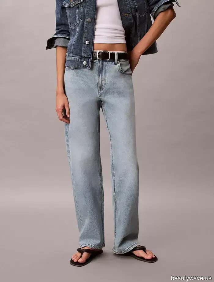 The Sole Denim Style You'll Notice on French and Italian Women During the Summer