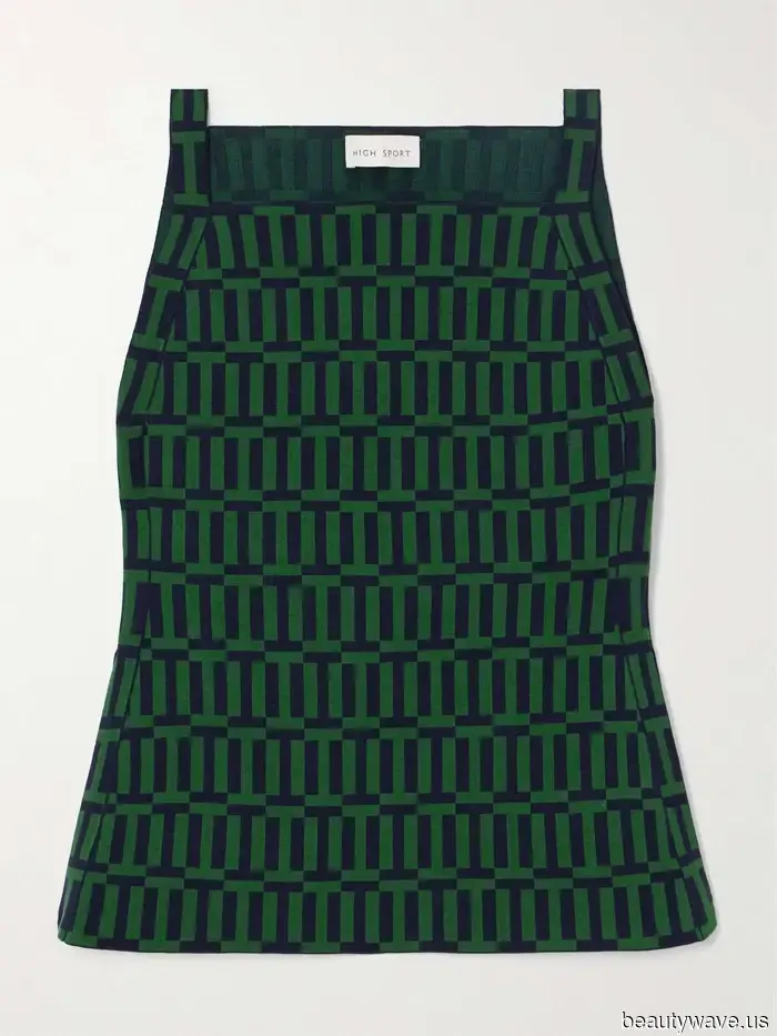 Holiday Attire Is Embracing the 1960s—Here’s How to Achieve the Style