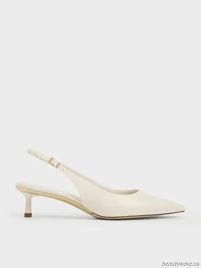 I Used to Believe This Shoe Trend Appeared "Inexpensive"—Amal Clooney Just Altered My Perspective.