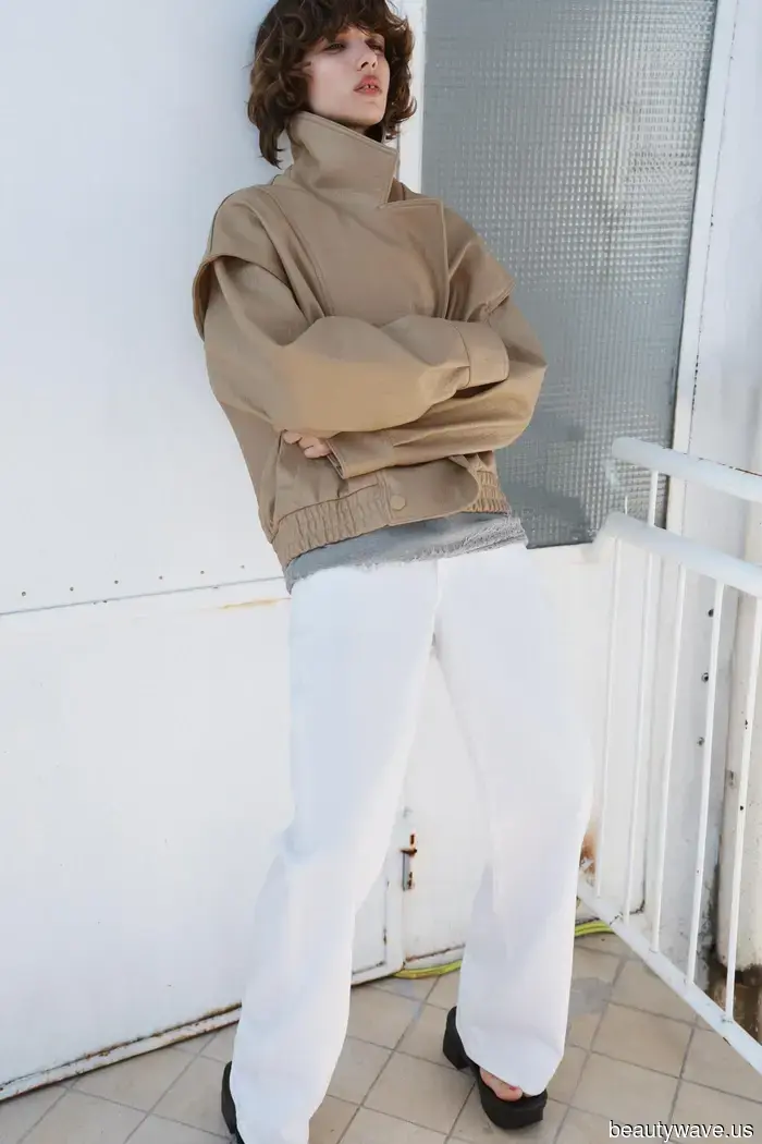 No, not flats: This spring 2026, it girls are currently pairing this shoe trend with jeans.