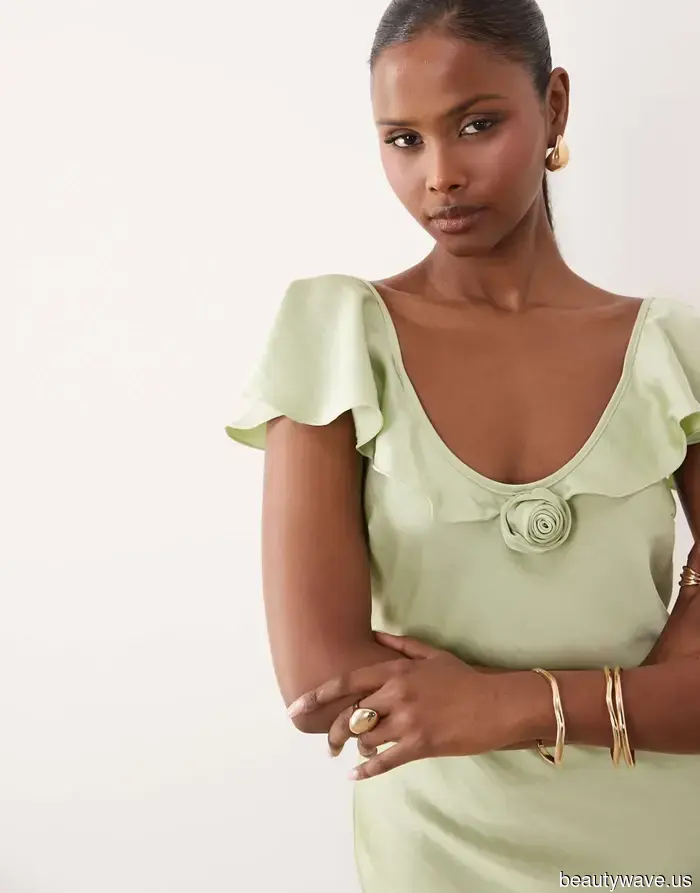 Not a Babydoll—This is the ‘90s Dress Trend That Fashion Enthusiasts Will *Genuinely* Embrace All Summer Long.