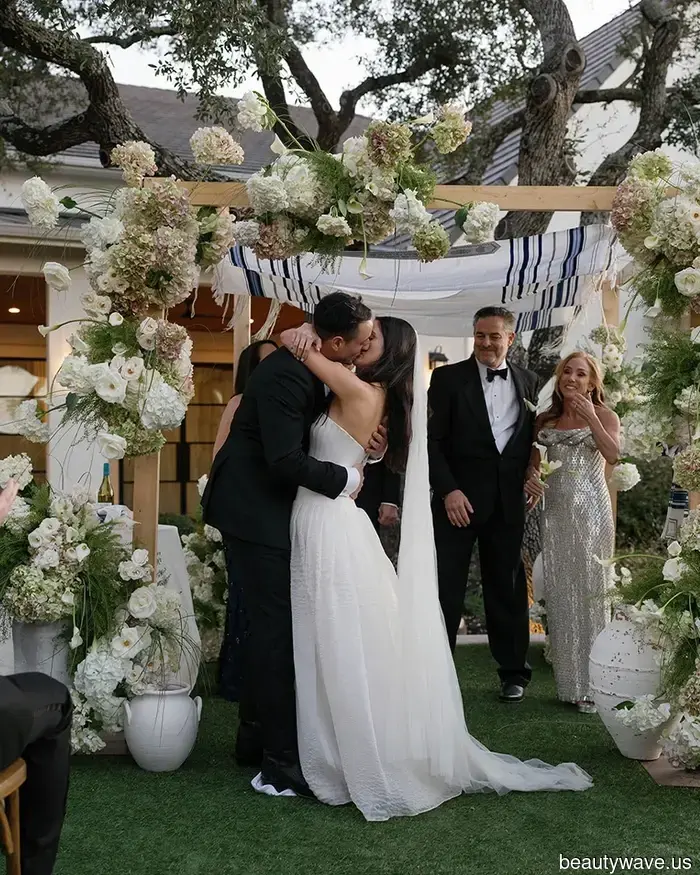 An Elegant Barbecue Feast and a Danielle Frankel Gown Create the Atmosphere for This Fashion Editor's Wedding in Texas.