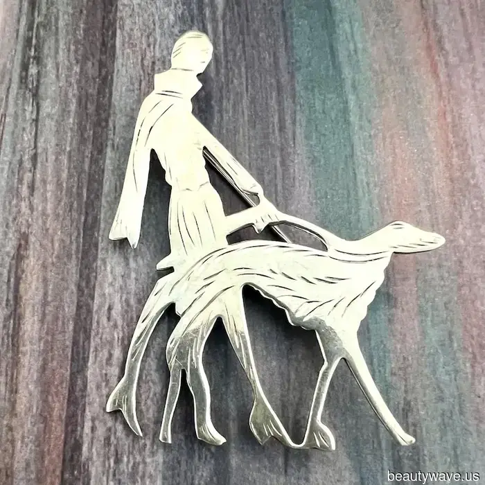 Da Ralph Lauren a Prada, questi sono i migliori pezzi vintage da acquistare per la primavera.