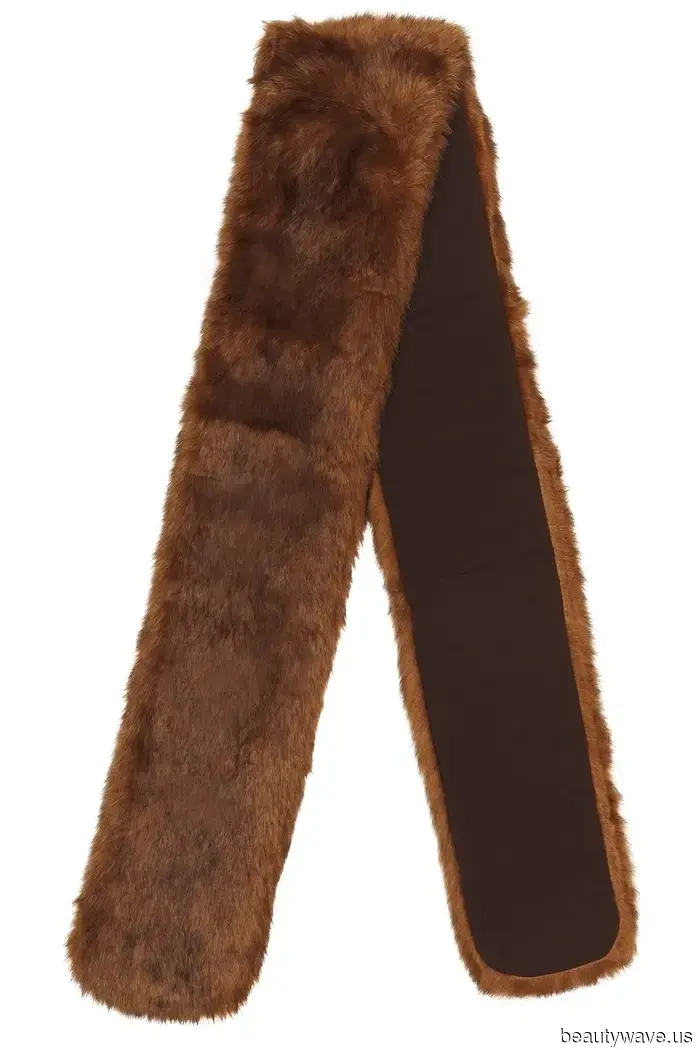 Wenn Sie wie ein It-Girl in einem Blazer aussehen möchten, tragen Sie ihn mit dem angesagten Accessoire-Trend, den jeder gerade will.